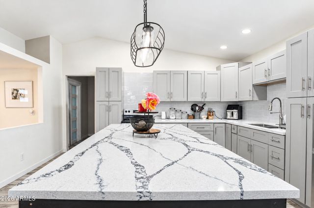 7139 W EARLL Drive, Phoenix, AZ 85033