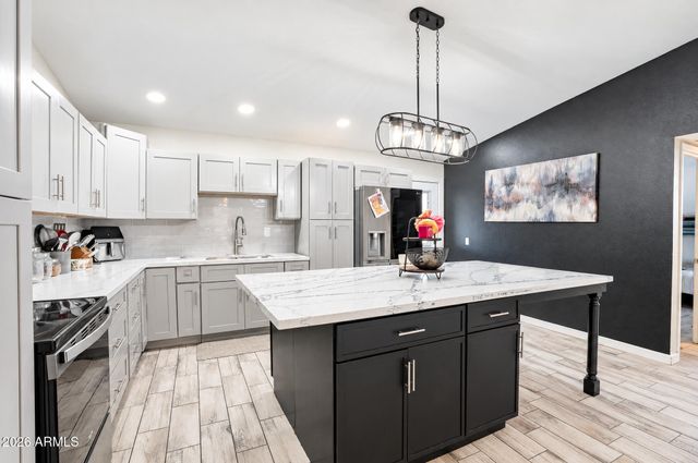 7139 W EARLL Drive, Phoenix, AZ 85033