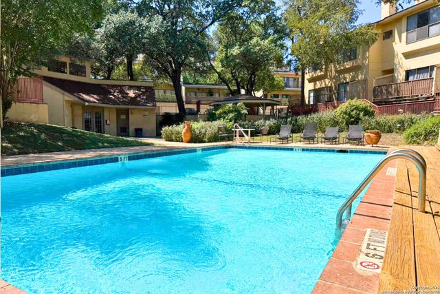 8642 Fredericksburg Rd Apt 703, San Antonio, TX 78240