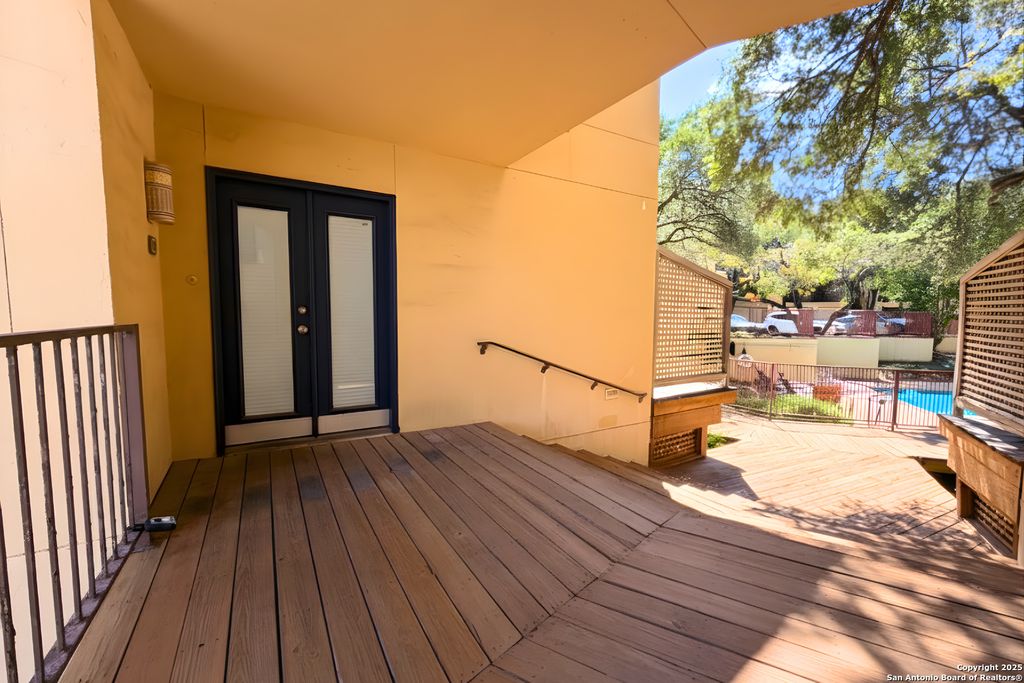 8642 Fredericksburg Rd Apt 703, San Antonio, TX 78240