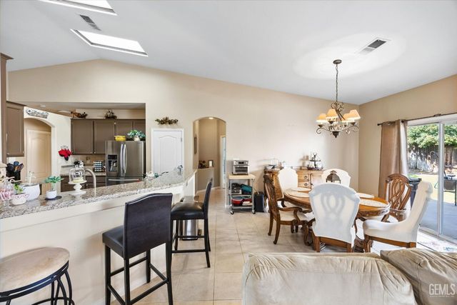 5200 Sand Castle Court, Bakersfield, CA 93312
