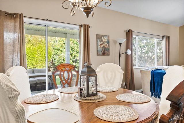 5200 Sand Castle Court, Bakersfield, CA 93312