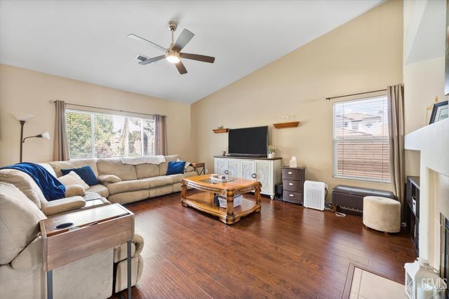 5200 Sand Castle Court, Bakersfield, CA 93312