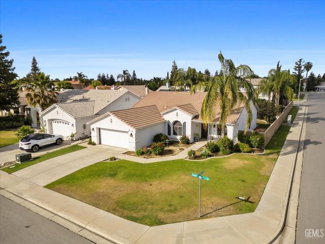 5200 Sand Castle Court, Bakersfield, CA 93312