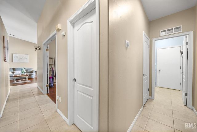 5200 Sand Castle Court, Bakersfield, CA 93312
