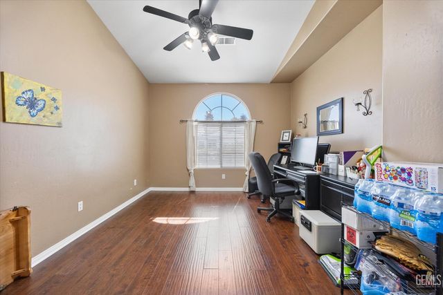 5200 Sand Castle Court, Bakersfield, CA 93312