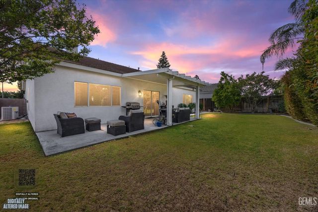 5200 Sand Castle Court, Bakersfield, CA 93312