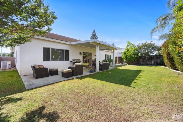 5200 Sand Castle Court, Bakersfield, CA 93312