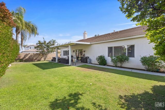 5200 Sand Castle Court, Bakersfield, CA 93312