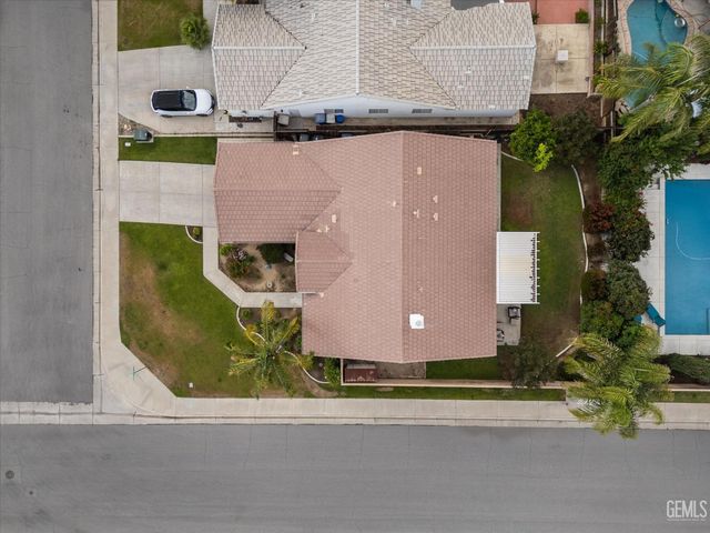 5200 Sand Castle Court, Bakersfield, CA 93312