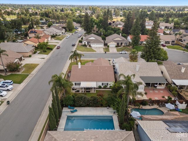 5200 Sand Castle Court, Bakersfield, CA 93312
