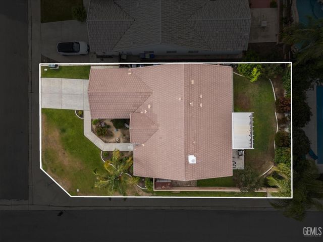 5200 Sand Castle Court, Bakersfield, CA 93312