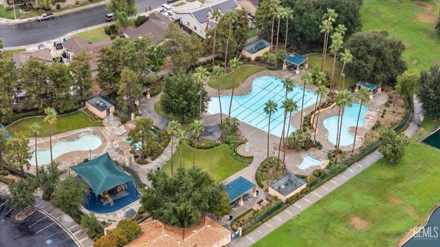 5200 Sand Castle Court, Bakersfield, CA 93312