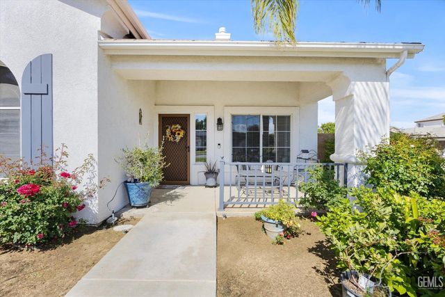 5200 Sand Castle Court, Bakersfield, CA 93312