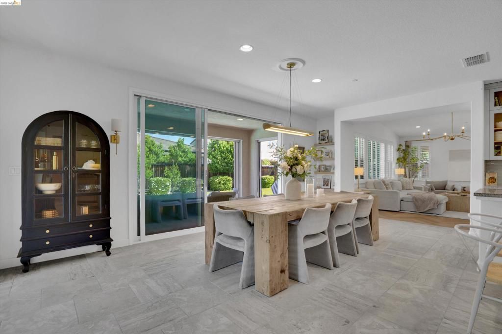 Image 20 of property listing at 401 Springfield Ct, Brentwood, CA 94513