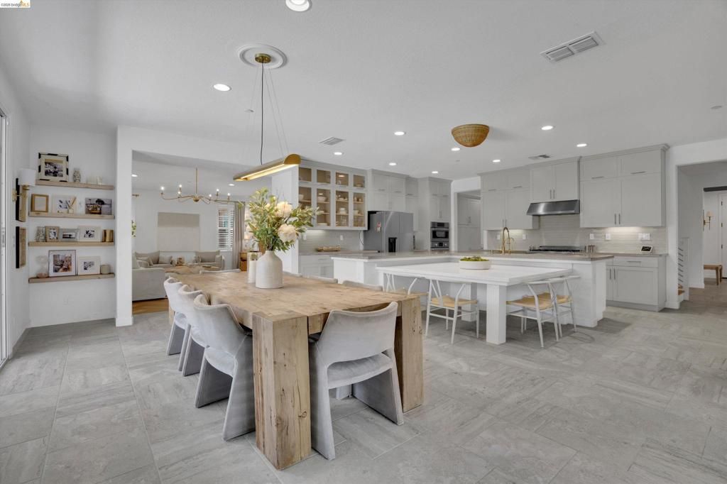 Image 22 of property listing at 401 Springfield Ct, Brentwood, CA 94513