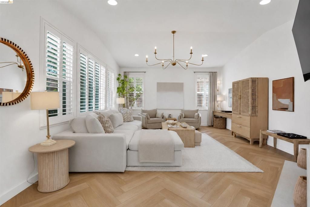 Image 25 of property listing at 401 Springfield Ct, Brentwood, CA 94513