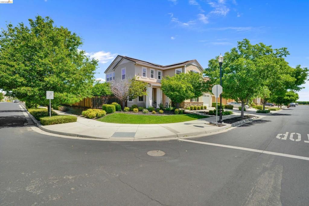 Image 3 of property listing at 401 Springfield Ct, Brentwood, CA 94513