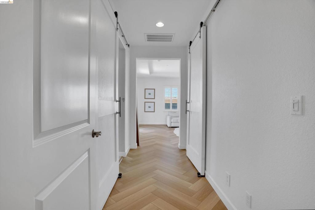 Image 34 of property listing at 401 Springfield Ct, Brentwood, CA 94513