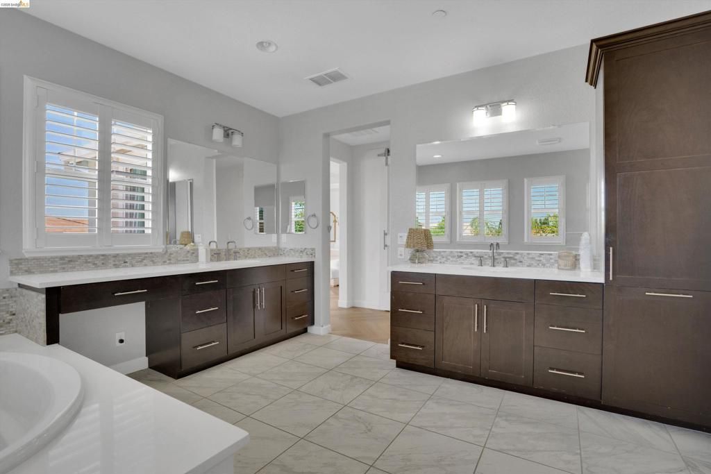 Image 38 of property listing at 401 Springfield Ct, Brentwood, CA 94513