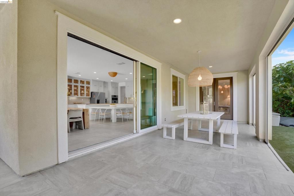 Image 44 of property listing at 401 Springfield Ct, Brentwood, CA 94513