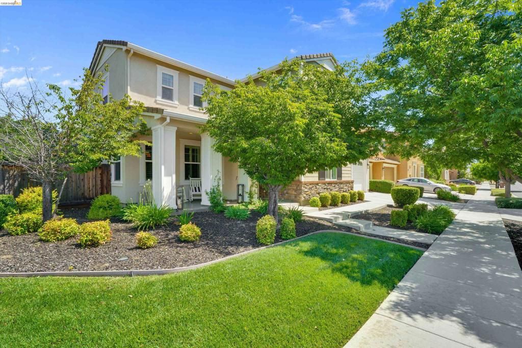 Image 5 of property listing at 401 Springfield Ct, Brentwood, CA 94513