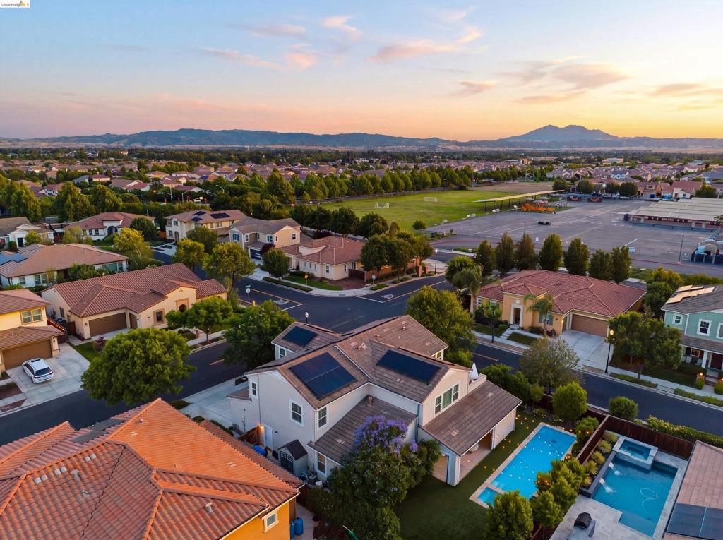 Image 54 of property listing at 401 Springfield Ct, Brentwood, CA 94513