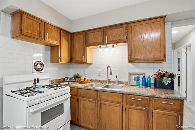 1303 College Avenue, Lincoln Park, MI 48146