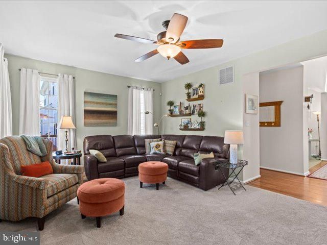 12 WHITFORD DR, Burlington, NJ 08016