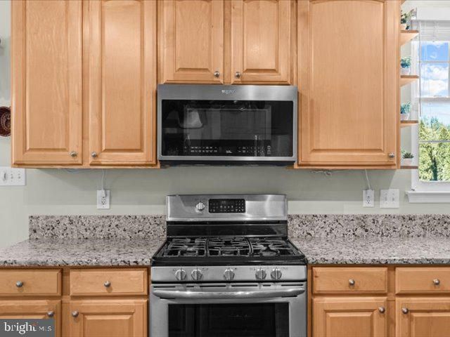 12 WHITFORD DR, Burlington, NJ 08016