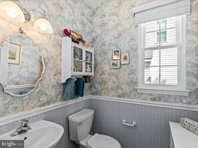 12 WHITFORD DR, Burlington, NJ 08016
