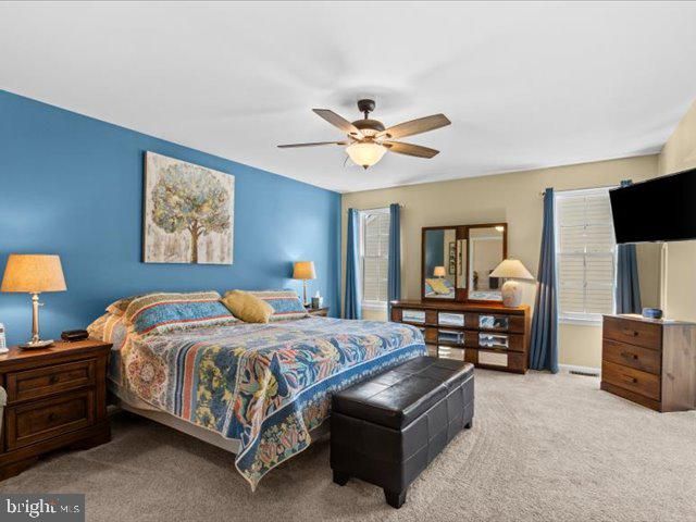 12 WHITFORD DR, Burlington, NJ 08016