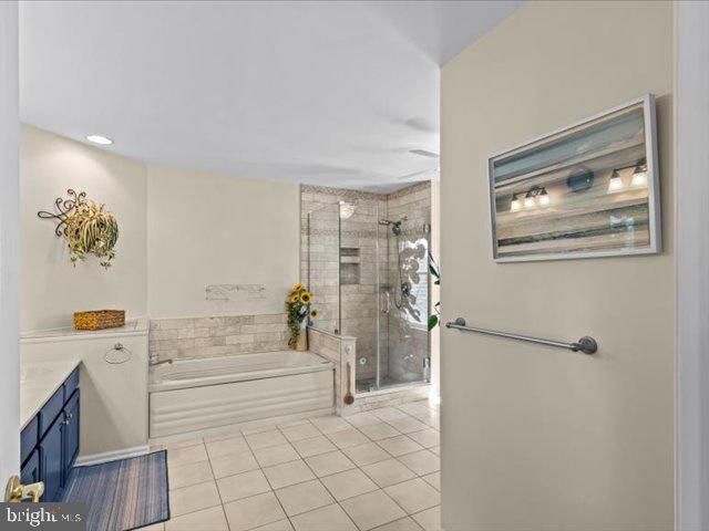 12 WHITFORD DR, Burlington, NJ 08016