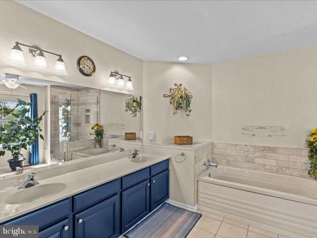 12 WHITFORD DR, Burlington, NJ 08016