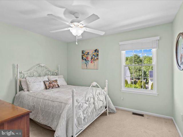 12 WHITFORD DR, Burlington, NJ 08016