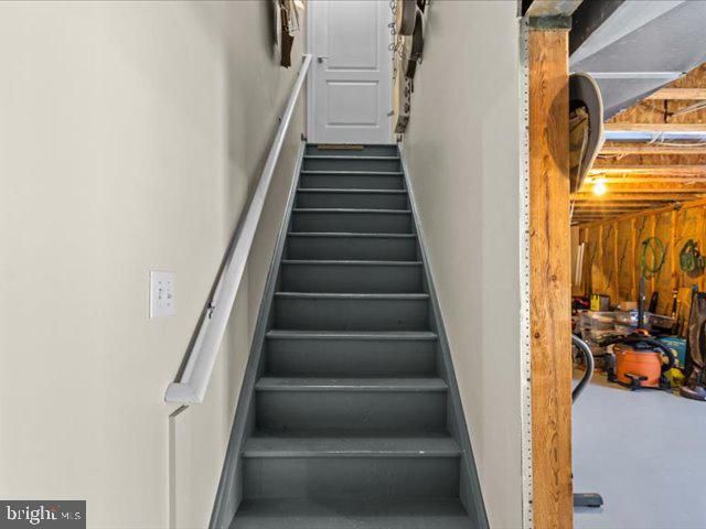 12 WHITFORD DR, Burlington, NJ 08016