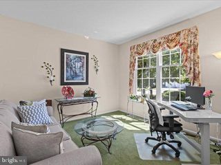 12 WHITFORD DR, Burlington, NJ 08016