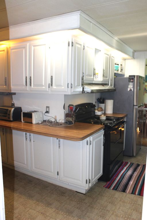Image 5 of property listing at 3042 Cannon Gardens Road, Salem, IL 62881