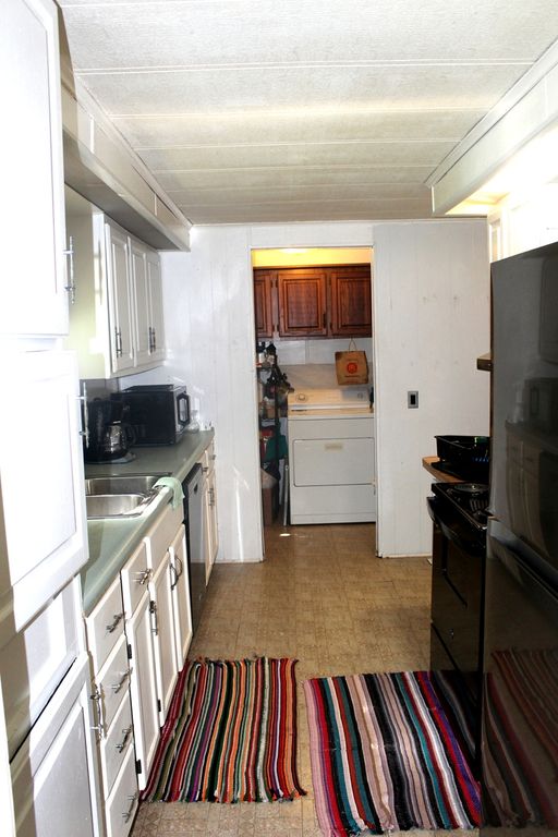 Image 6 of property listing at 3042 Cannon Gardens Road, Salem, IL 62881