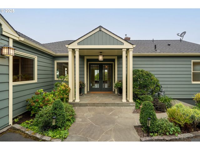 3250 Sw DONNER WAY Ct, Portland, OR 97239