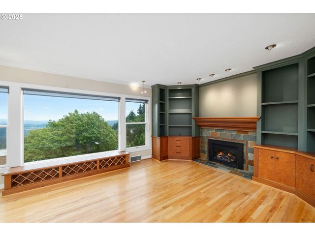 3250 Sw DONNER WAY Ct, Portland, OR 97239