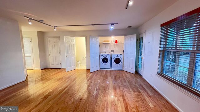4100 FLOWER BOX CT, Fairfax, VA 22030