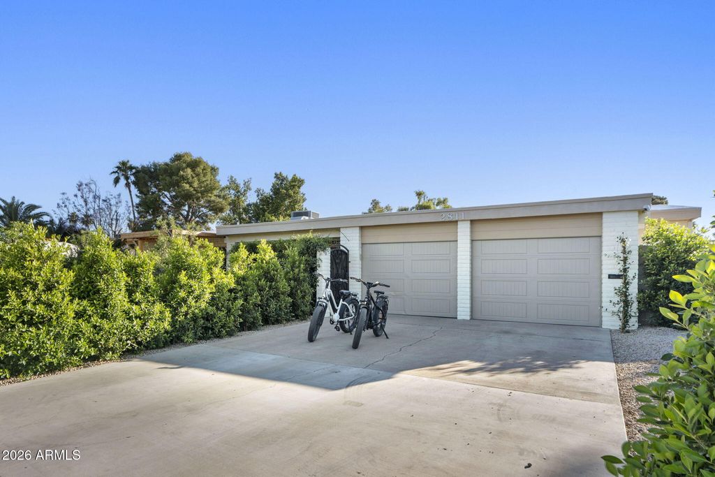 2811 E CORRINE Drive, Phoenix, AZ 85032 — exterior
