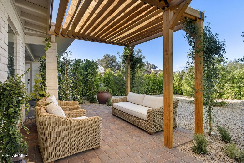 2811 E CORRINE Drive, Phoenix, AZ 85032 — photo 2
