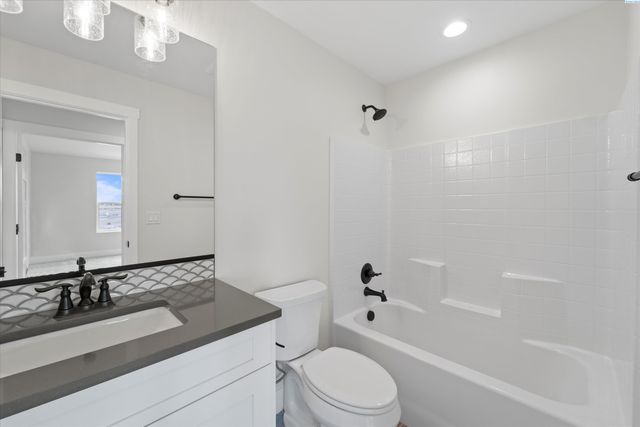 8406 Silver Mound Dr, Pasco, WA 99301