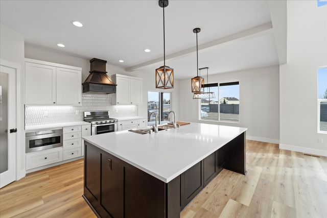 8406 Silver Mound Dr, Pasco, WA 99301