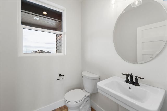 8406 Silver Mound Dr, Pasco, WA 99301