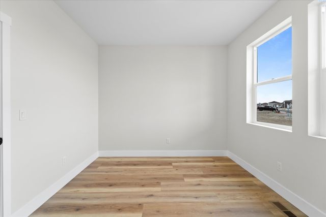 8406 Silver Mound Dr, Pasco, WA 99301