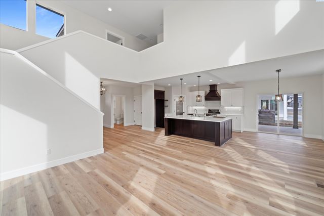 8406 Silver Mound Dr, Pasco, WA 99301