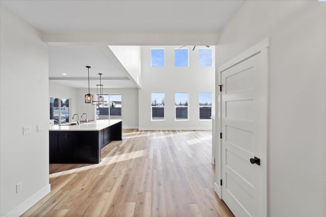 8406 Silver Mound Dr, Pasco, WA 99301